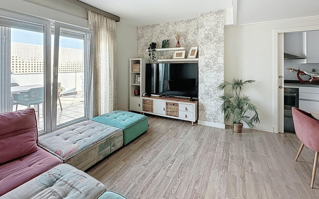 Luz y espacio exterior en este ático con terraza en Massanassa