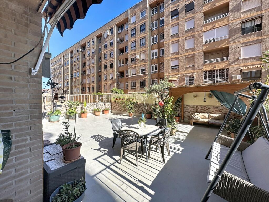 terraza del piso Maestro Rodrigo Valencia