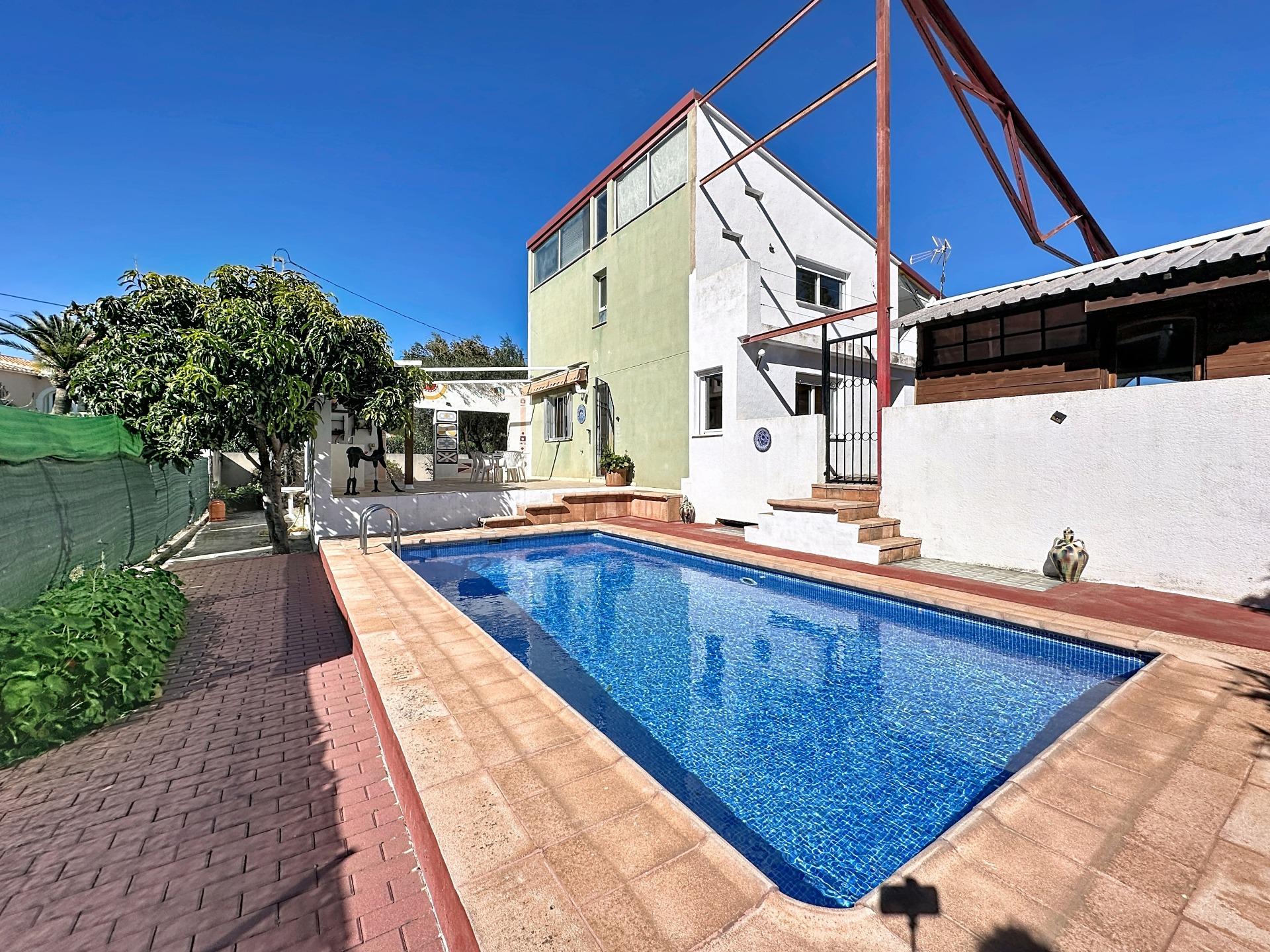 Piscina Chalet en venta en La Pedrera Dénia