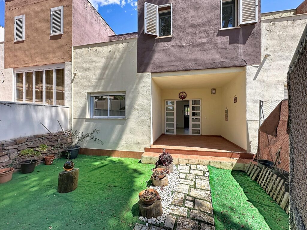 Entrada adosado en venta en Serra